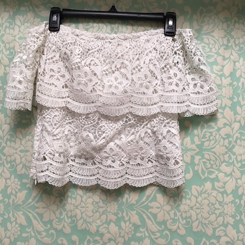 EUC FOREVER 21 Cropped Lace Off-Shoulder Top